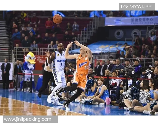 魔术队与热火队激战正酣2月赛事精彩回顾与分析